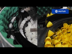 Linha de enchimento de líquido para limpeza de banheiro, tampando e parafusando em uma