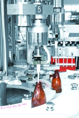 Máquina tampando da garrafa semi automática de 2500 BPH