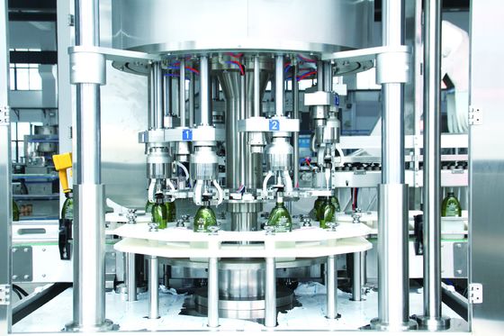 Máquina tampando da garrafa plástica química do minuto 4000 BPH