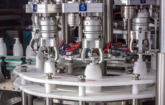 2 em 1 engarrafamento de Monoblock e na máquina tampando