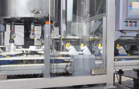 Toalete que limpa a linha de produção de enchimento líquida 4KW 5000bph