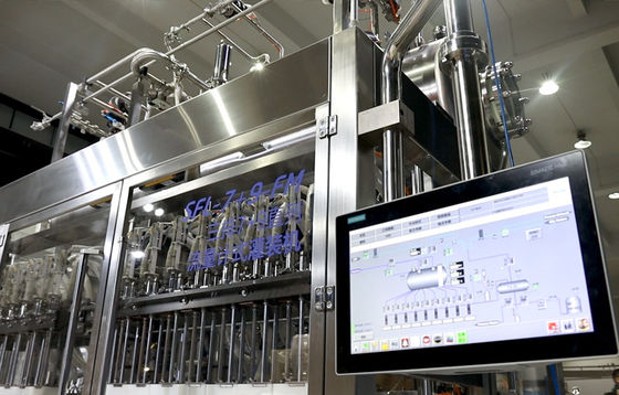A máquina de enchimento do medidor de fluxo de três fileiras para loções dos reagentes farmacêuticos desnata